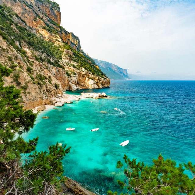 Cala Mariolu, im Golf von Orosei, mit dem wunderschönen türkisfarbenen Meer