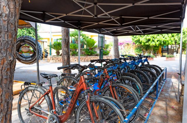 The area for mountain bike rental at Camping Cala Ginepro
