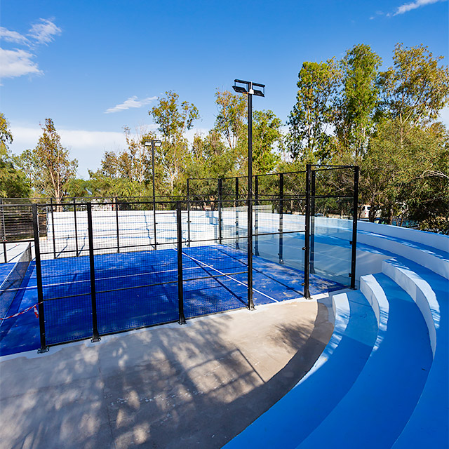 The padel field at the Camping Cala Ginepro